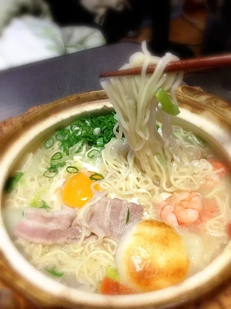 マルちゃん正麺豚骨で鍋焼ラーメン餅入り|にょんにいさん