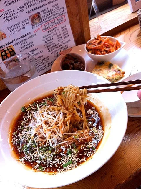 日曜日限定、カフェの担々麺|ともこさん