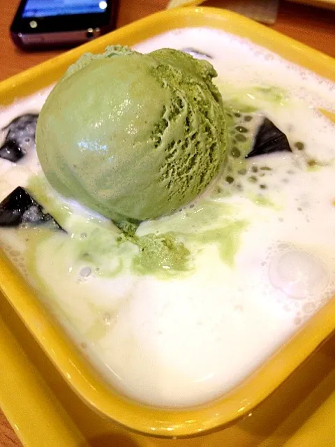 Coconut juice grass jelly with green tea ice cream|Nicholas Tayさん