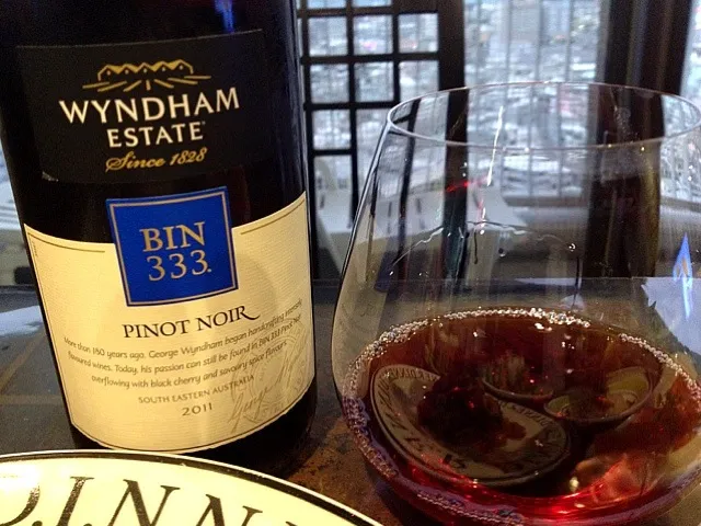 BIN333.  PINOT NOIR   AUSTRALIA  2011|ワインさん