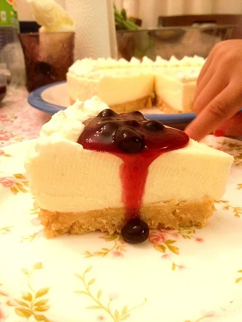 Japanese rare cheesecake with bluberry sauce|nookさん