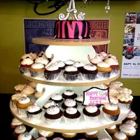 Sweet 16 cupcake tower|lee ann erlbaumさん