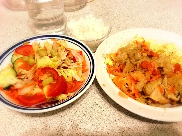 サラダ、野菜いため、チキン、ごはん|Tomoka Machinoさん