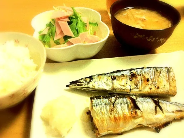 さんまの塩焼きと豚汁定食♡|ともささん