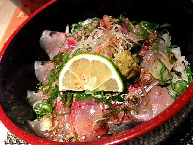 長崎の鯵丼。旨い。|たけうちさん