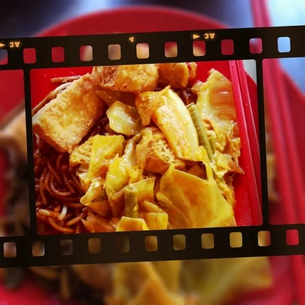 Vegetarian noodle with mix curry dish|laumeikuanさん