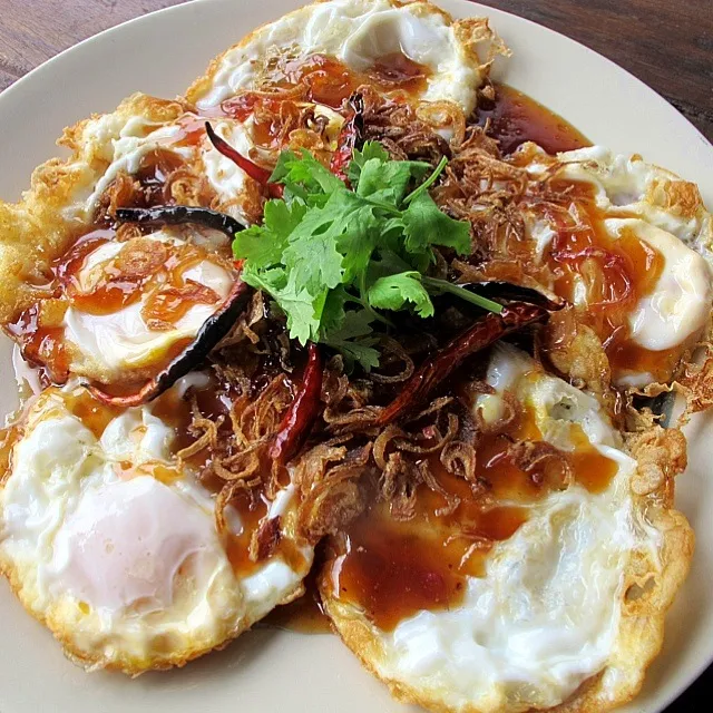 Snapdishの料理写真:ไข่⭐ลูกเขย(Fried eggs in Tamarind sauce)|Love Eatさん