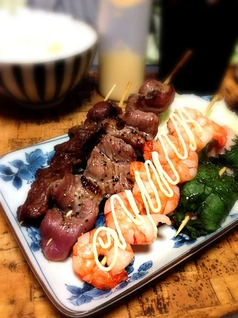 今日は串焼き／牛焼肉、塩麹豚、エビ、塩麹鶏のシソ巻き|にょんにいさん