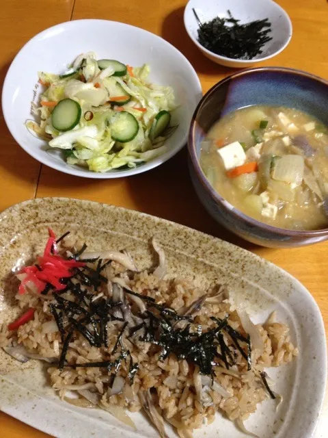 豚汁・きのこの炊き込み御飯・キャベツの浅漬け|カウンター嬢さん