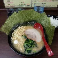 Snapdishの料理写真:家系ラーメン|kazさん