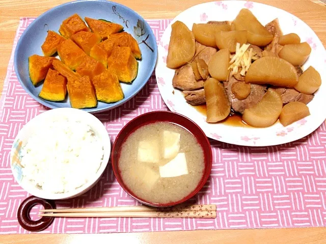 ぶり大根＊かぼちゃの煮物＊豆腐とれんこんの味噌汁|ゆかりごはんさん