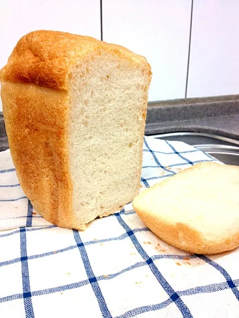 ホシノ天然酵母でつくった初めての食パン|satoriさん