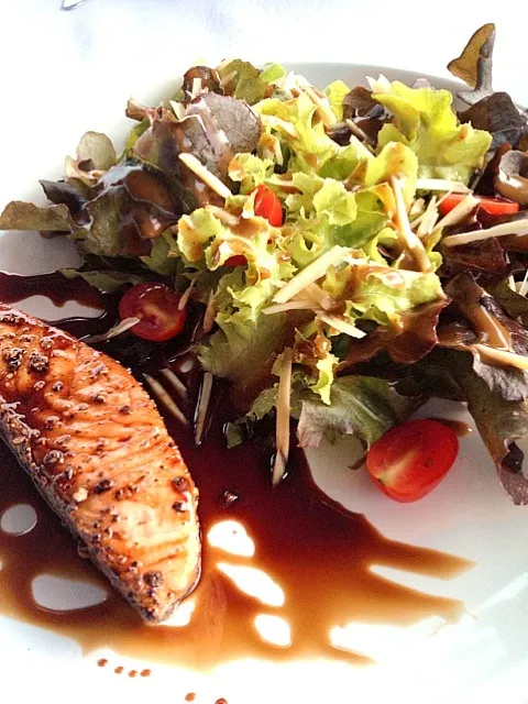 Grill Salmon with green salad|I'm a pasta lover ..さん