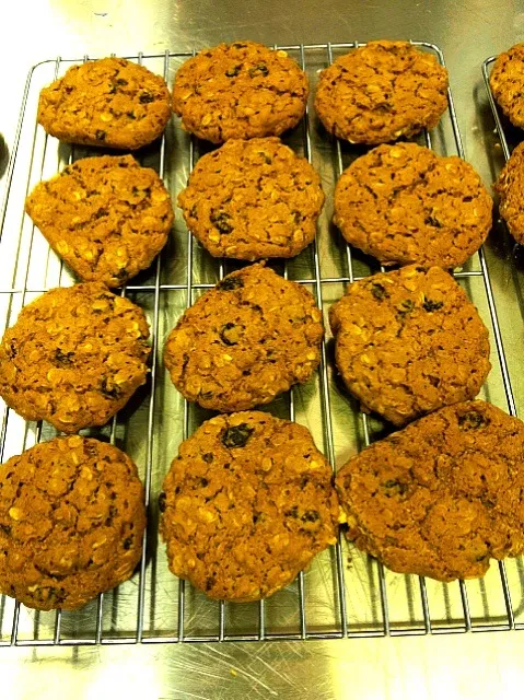 Snapdishの料理写真:Chewy Oatmeal and Raisin Cookie|La Laineさん