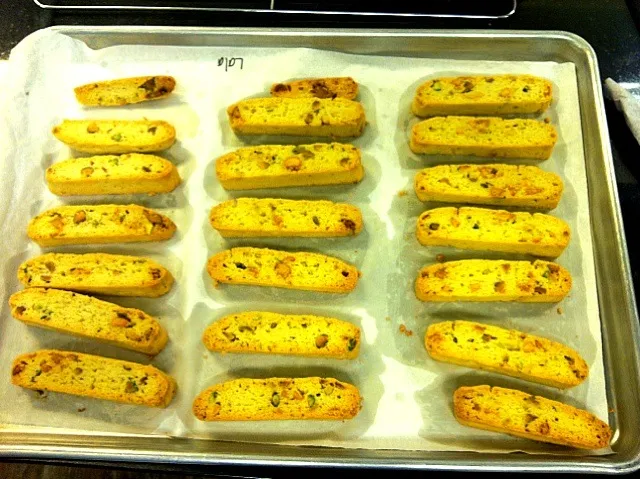 Pistachio and White Chocolate Biscotti|La Laineさん