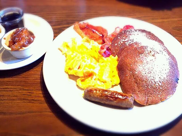 Snapdishの料理写真:pumpkin spiced pancakes. amazing!|jeffrey cuevasさん