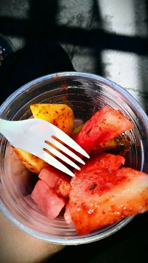 fresh fruit with chilli powder and lime|adrianaさん