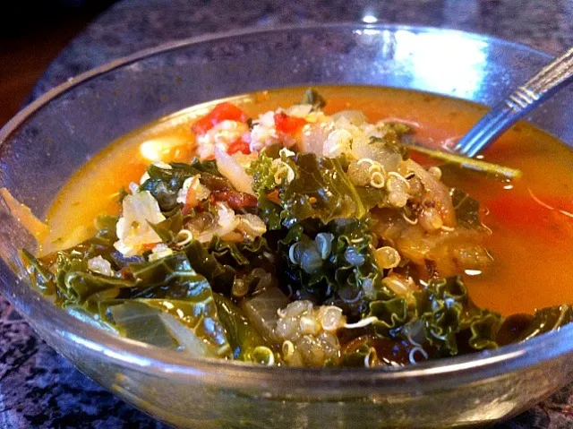 Vegetarian kale and quinoa soup|ReciBellaさん