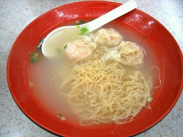 香港・旺角の食堂の雲呑麺|すーさん