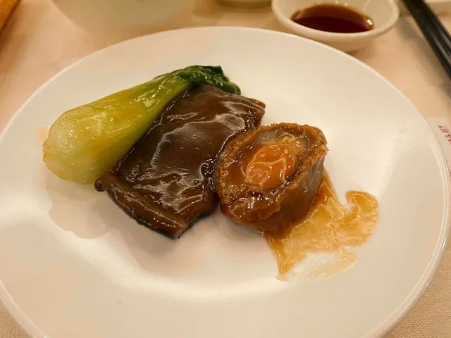 Sea cucumber and abalone|Nicole Kamさん