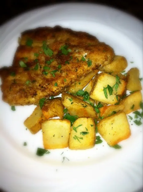 Parmesan chicken w/roasted herb potatoes|Adriana Munozさん