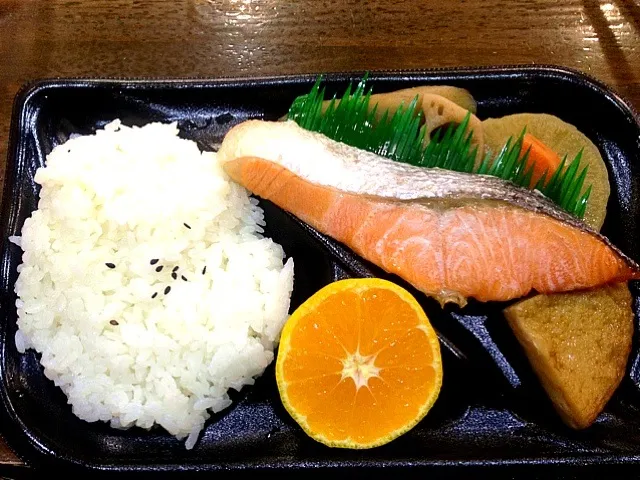 シャケ弁当 スーパーさえき|sakumaさん