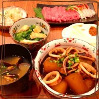 Snapdishの料理写真:ワタ入りイカ大根＊大根菜の煮浸し＊あさりの味噌汁