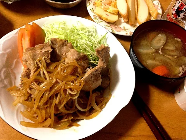 Snapdishの料理写真:豚生姜焼き風と豚汁|rikaさん