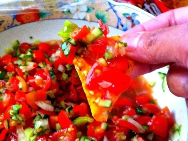 Snapdishの料理写真:Tortilla chips & pico de gallo|Ann Kさん