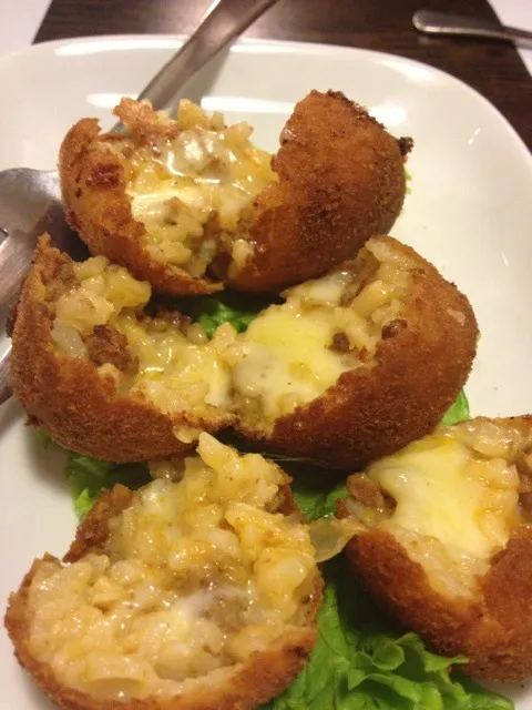 Arancini - sicilian classic fried rissotto balls by Amici|Dさん