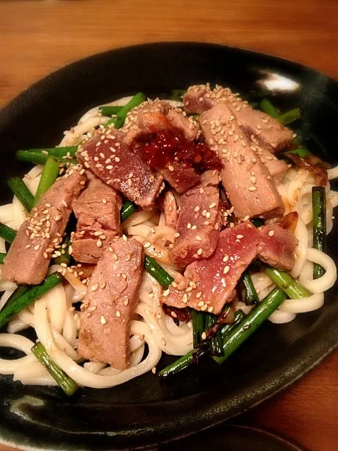 マグロ炙りニンニクの芽、のせうどん。|ayacoさん