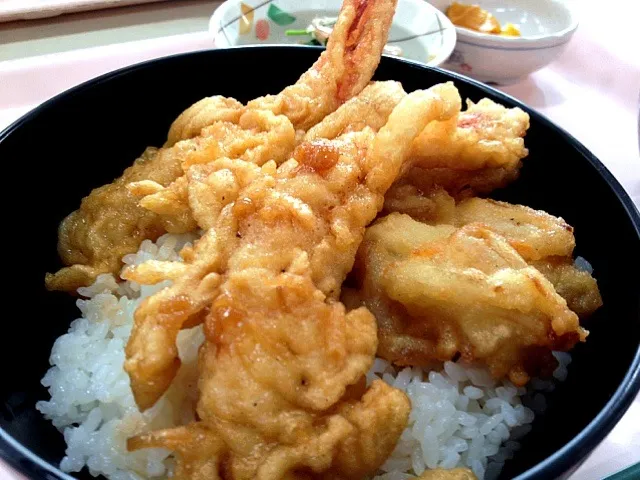 ご飯の量が多い。 天丼 ＠社員食堂|さるさん