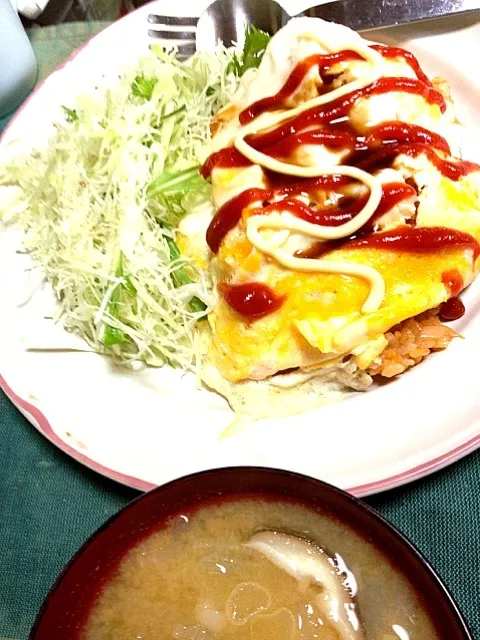 Snapdishの料理写真:#昼飯 全部のせオムライス、椎茸ネギ大根味噌汁。とろってしてる玉子のオムライス。|ms903さん