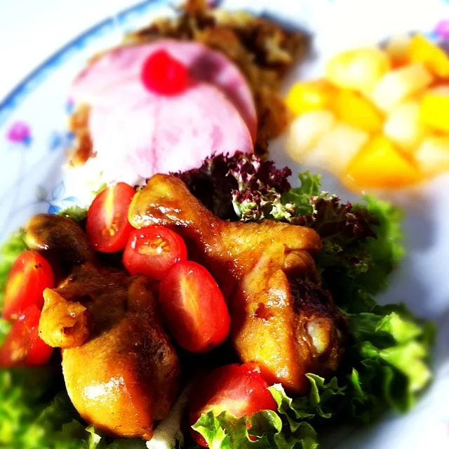 Snapdishの料理写真:Thai grilled chicken with rosti, ham n cocktail fruits|shirlynさん