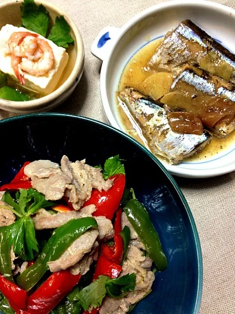 夕ご飯☆秋刀魚の梅煮・豚ピーマン塩麹炒め・豆腐の海老あんかけ|さかぽんさん