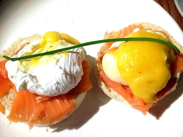 eggs.benedict.smoked.salmon.hollandaise.sauce|ej adamさん