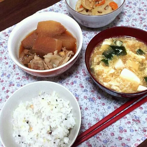 Snapdishの料理写真:大根と豚バラの煮物、ほか 和食のお夕飯|あささん