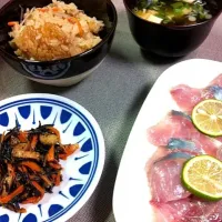 ツバス刺身、ひじき、炊き込みご飯、豆腐とわかめの清し汁|まんぷく◎さん