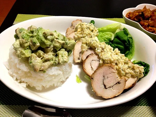 鶏チャーアボカド丼、鶏チャーシューのタルタルソースがけ|渡辺 努さん