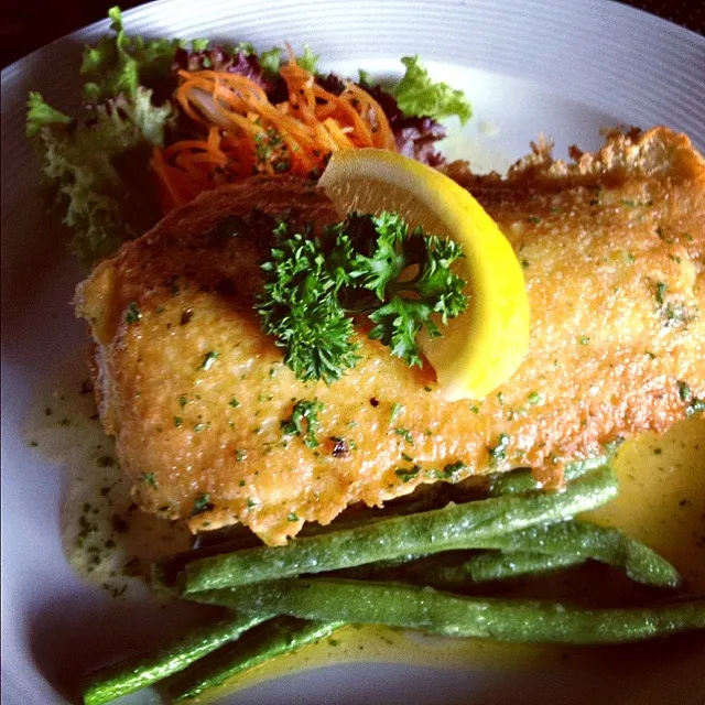 Pan fried buttered dory fish with asparagus & garden salad|Mさん