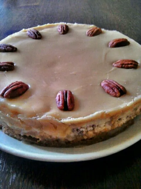 Baked butterscotch and pecan cheesecake|keely priceさん