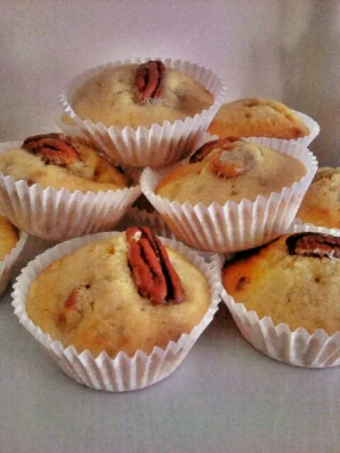 Banana & pecan cupcakes|keely priceさん