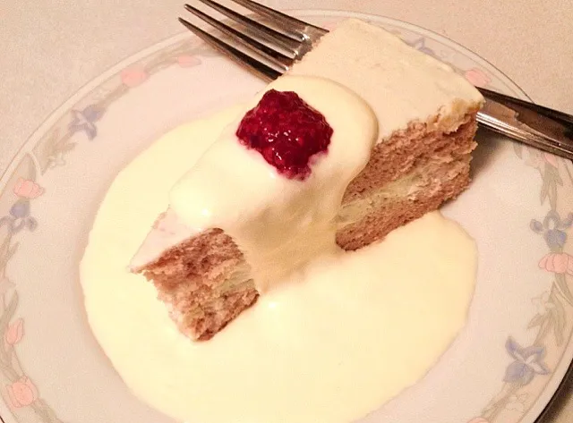 Raspberry lychee cake, creme anglaise|Bridgetさん