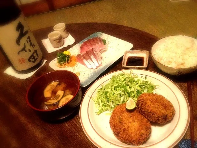 いなだの刺身と卯の花のコロッケと丸茄子の味噌汁と五分づき米|トキロックさん