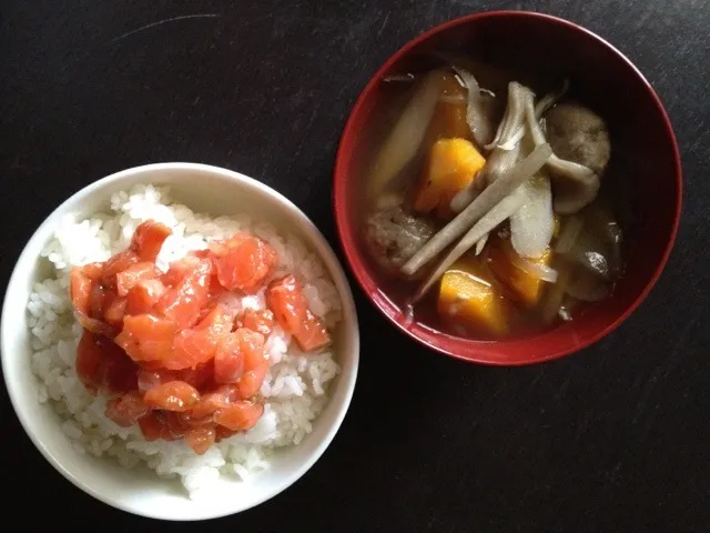 秋味のお腕とサーモン丼|マユマユさん