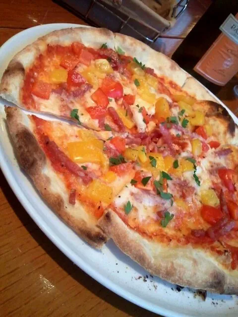 パプリカとミラノサラミのPIZZA(^^♪|Chateau Palmerさん