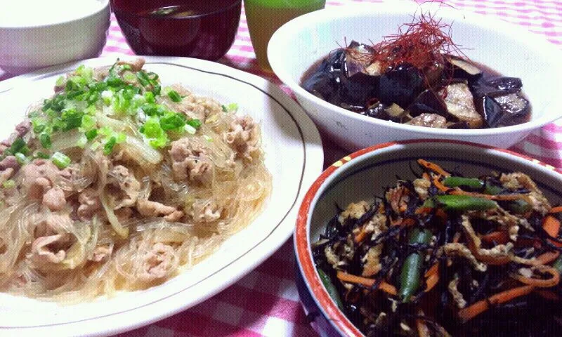 Snapdishの料理写真:豚と白菜と春雨の煮込み、ひじき煮、茄子揚げ浸し、お味噌汁|まあるさん