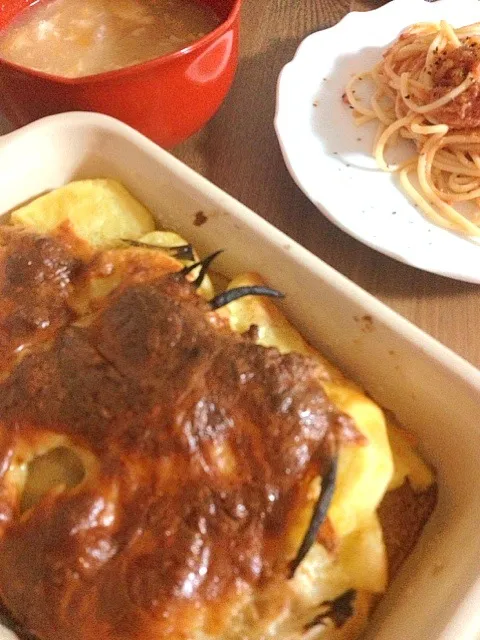 Snapdishの料理写真:ポテトグラタンとかきたま味噌汁|にゃんこ♪さん