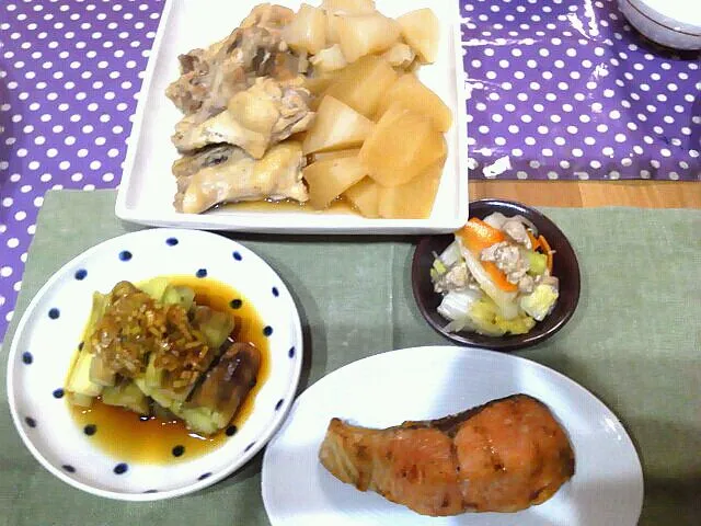 鶏手羽元と大根こんにゃくの煮物と献立。|@AAries36さん