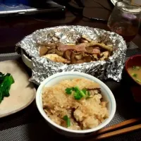 Snapdishの料理写真:きのこのホイル焼き、ほうれん草のおひたし、きのこご飯、なめこ汁|Shonoさん